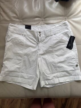 INC International Concepts White Mid-Rise Bermuda Shorts